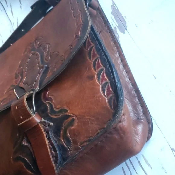 Vintage embosed floral brown crossbody bag - Picture 2 of 8